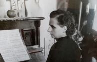 Jedną z pasji Pani Janiny w mlodości była gra na pianinie (fot. archiwum rodzinne)