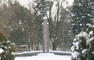 Remont pomnika na cmentarzu wojennym