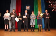 Odznaki „Za zasługi dla Miasta Ostrołęki”  przyznano- Agnieszce i Andrzejowi Nakielskim oraz Grażynie Jońskiej-Czyż i Markowi Marianowi Czyżowi. Odznakę otrzymał także MOPR.