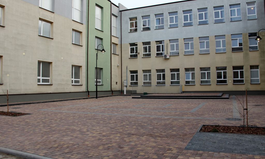 Zsz Nr 1 Nowy Dwór Mazowiecki Odnowiony dziedziniec ze sceną w ZSZ nr 1 - Aktualności - Ostrołęka
