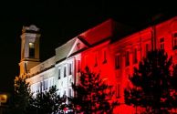  Narodowe barwy na budynku ratusza (4)