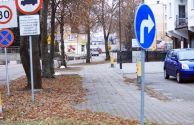 Chodnik przy ulicy Kuklińskiego przed remontem