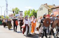 Parada historyczna na 650-lecie Ostrołęki