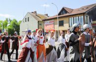 Parada historyczna na 650-lecie Ostrołęki