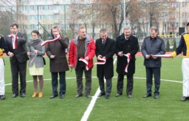 „Metalówka” z prawdziwym boiskiem