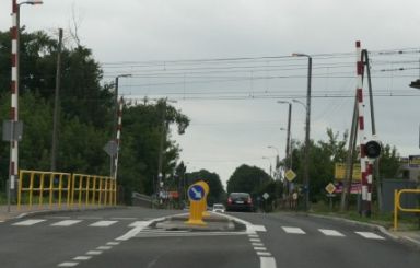 Przejazdy kolejowe bez znaków  „STOP”