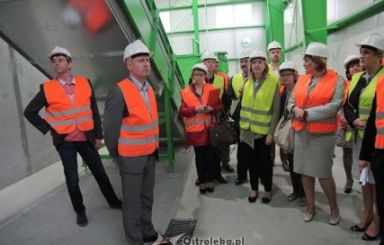 Radni zwiedzili stację segregacji odpadów