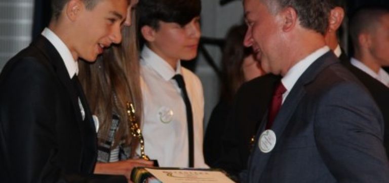 VIII  samorządowa gala uczniowska - samorząd uczniom
