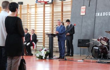Zabrzmiał szkolny dzwonek