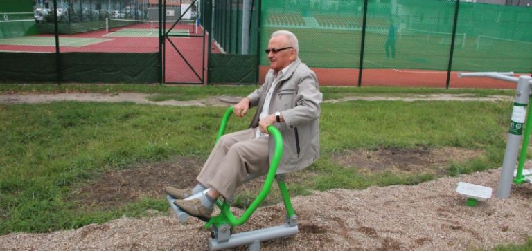Nowe siłownie pod chmurką