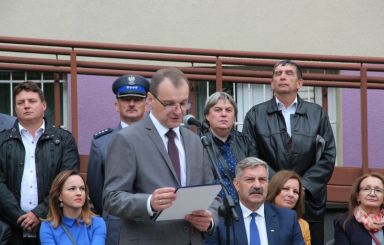 Zabrzmiał pierwszy dzwonek