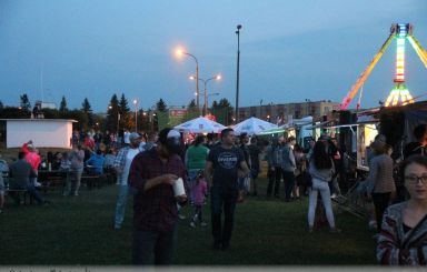 Kino letnie i foodtrucki rozpoczęły Dni Ostrołęki