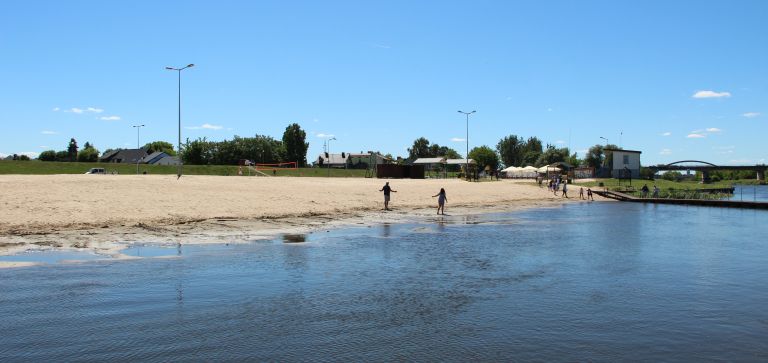 Bezpieczna woda przy plaży