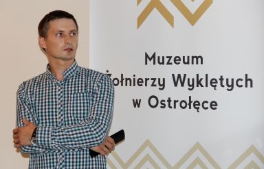Ciekawy wykład o początkach aresztu w Ostrołęce
