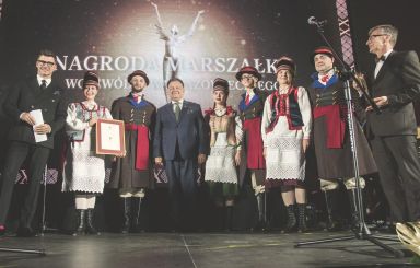 Zespół Tańca Ludowego nagrodzony przez marszałka