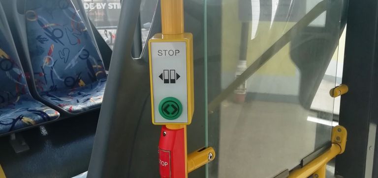 Ponownie uruchamiamy przyciski w autobusach MZK i na przystankach