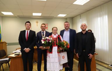 Czesława Lewandowska doceniona podczas sesji rady miasta