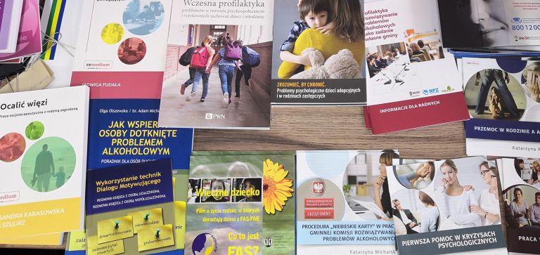MKRPA w Ostrołęce przekazała bezpłatne materiały edukacyjne placówkom miejskim