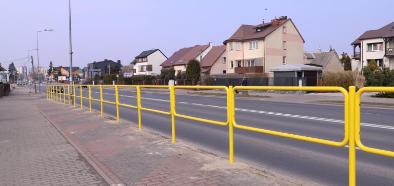 Nowe barierki ochronne przy ul. 11 Listopada