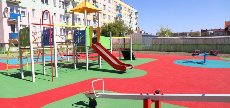 Nowy plac zabaw dla dzieci przy ul. Dobrzańskiego