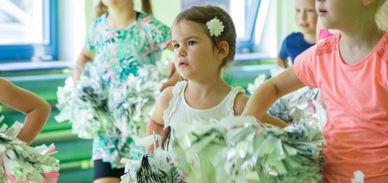 Dzieci poznały podstawy cheerleadingu