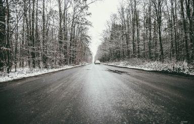 Zachowaj ostrożność. Może być ślisko