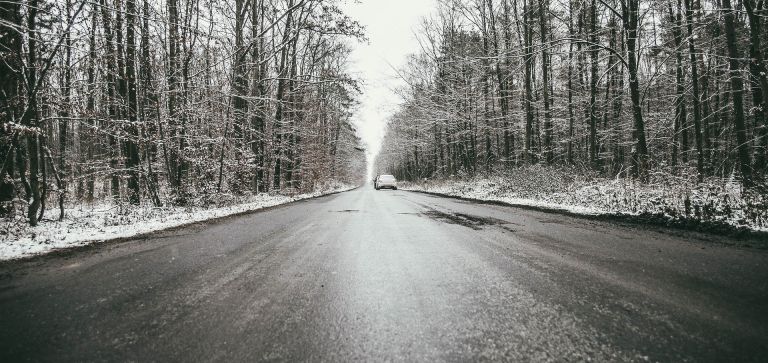 Zachowaj ostrożność. Może być ślisko