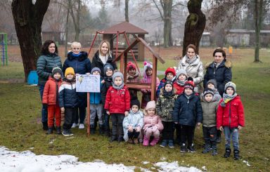 Przedszkola Miejskie otrzymały karmniki dla ptaków