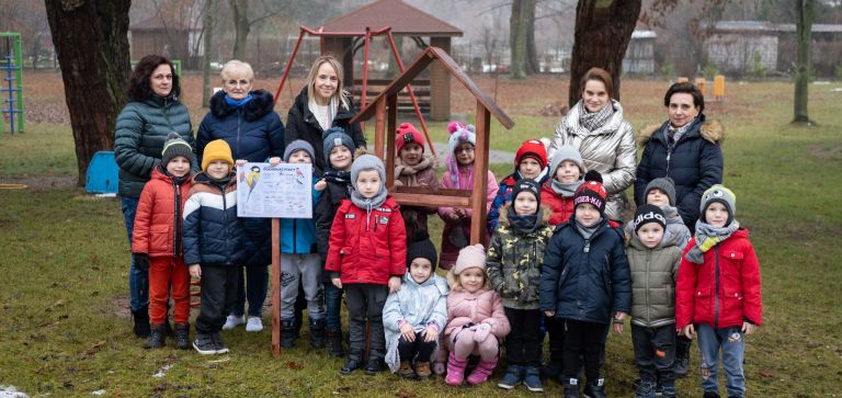 Przedszkola Miejskie otrzymały karmniki dla ptaków