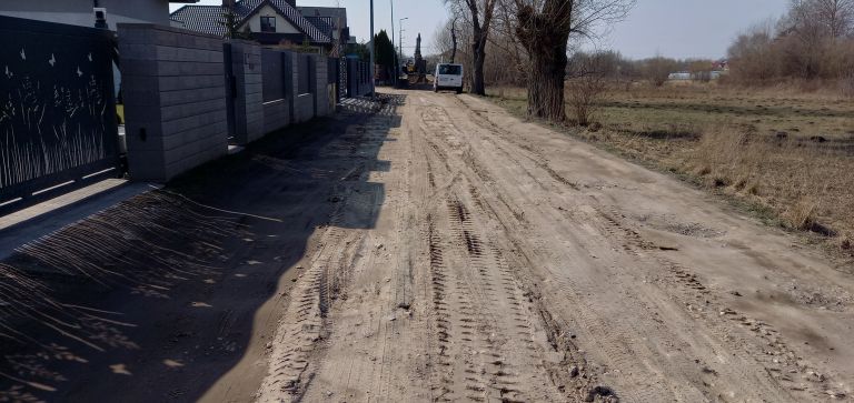 Betonowe płyty na części ul. Wypychy