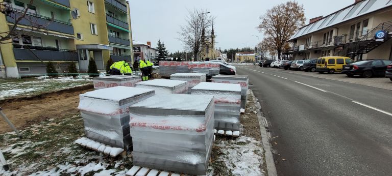 Budowa chodnika przy ulicy Sikorskiego